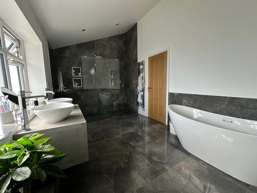 Ensuite_1_1763573383744