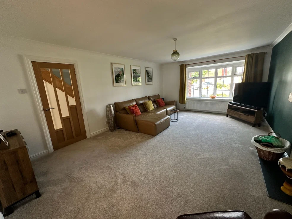 Living-room_1_1763573383739