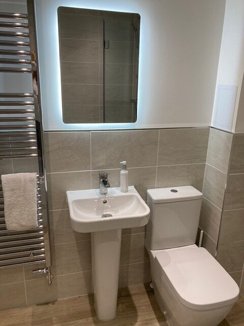 Open Main Bathroom (1)
